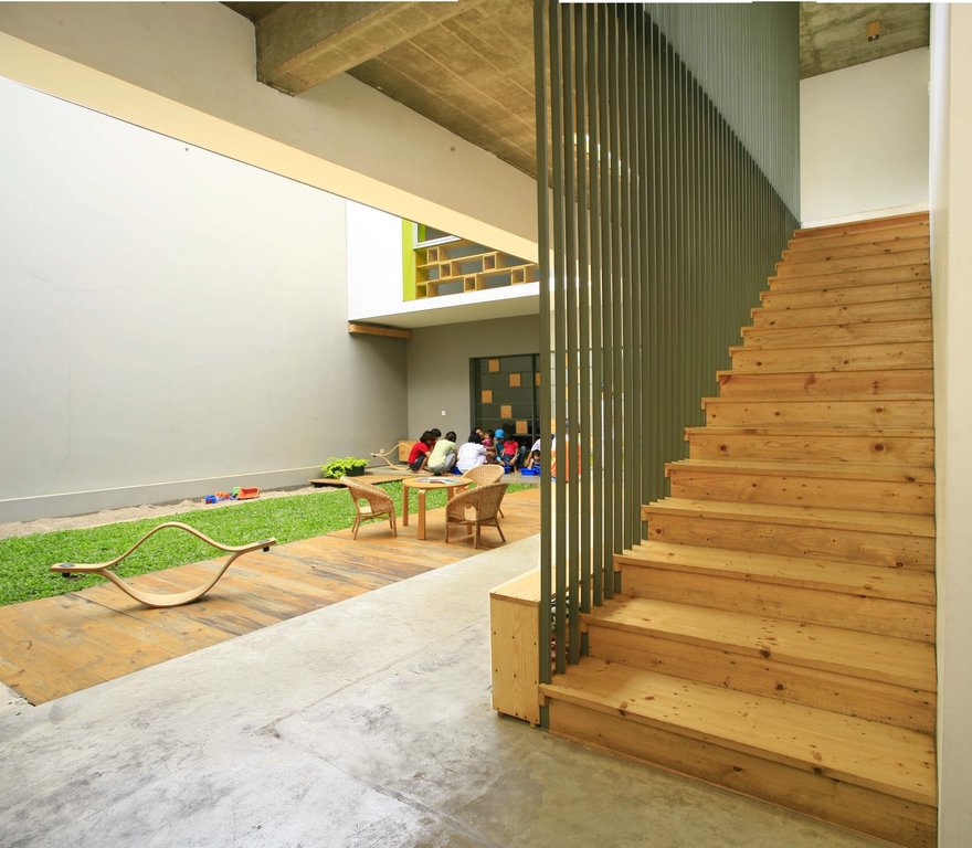 Giữa một khu vực dân cư đông đúc, vẫn có ngôi trường mầm non thoáng rộng và đầy cỏ xanh - Ảnh 12. Giữa một khu vực dân cư đông đúc, vẫn có ngôi trường mầm non thoáng rộng và đầy cỏ xanh - Ảnh 12.