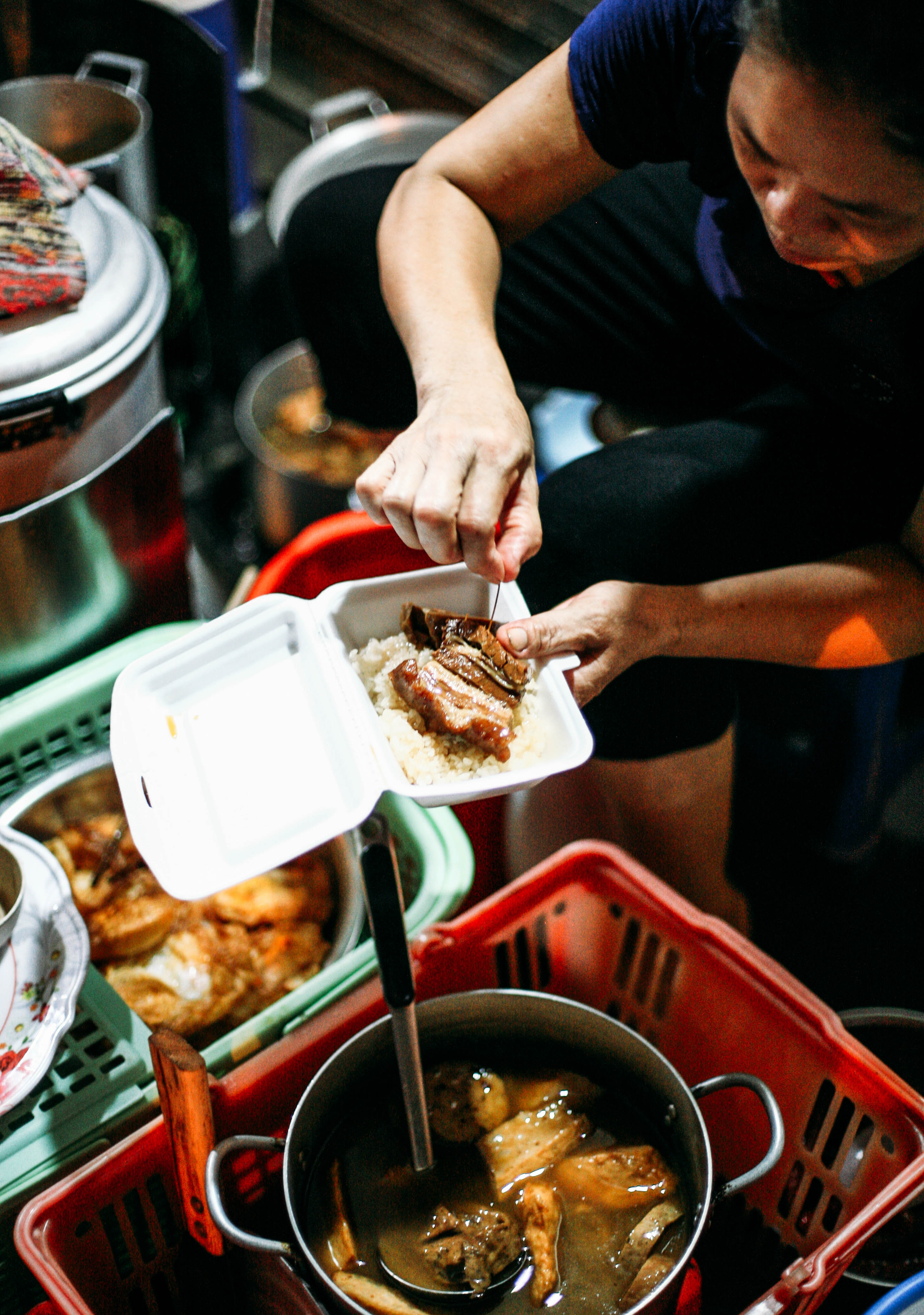 Cầu Gỗ - con phố dù sáng, trưa hay tối muộn đều đầy ắp món ngon - Ảnh 12. Cầu Gỗ - con phố dù sáng, trưa hay tối muộn đều đầy ắp món ngon - Ảnh 12.