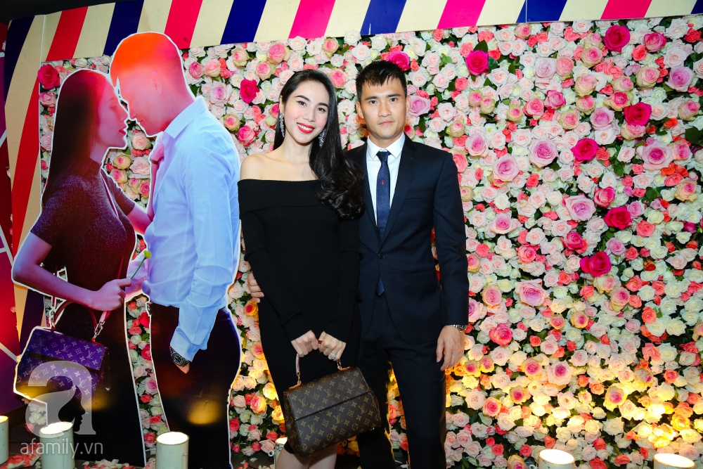 Thủy Tiên chơi trội đầu tư trăm triệu quần áo trong MV lãng mạn cùng Công Vinh - Ảnh 2. Thủy Tiên chơi trội đầu tư trăm triệu quần áo trong MV lãng mạn cùng Công Vinh - Ảnh 2.