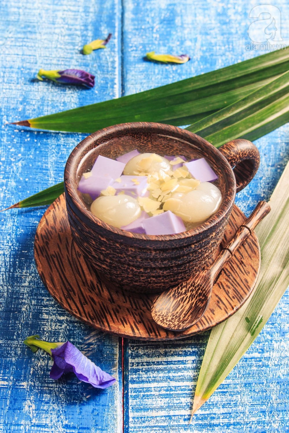 Lịm tim với món chè khúc bạch phiên bản tím mộng mơ siêu lãng mạn - Ảnh 10. Lịm tim với món chè khúc bạch phiên bản tím mộng mơ siêu lãng mạn - Ảnh 10.