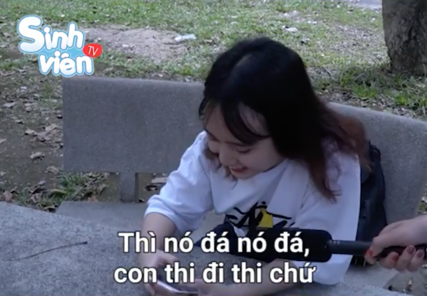 Clip: Gọi điện cho cha xin bỏ thi để xem U23 Việt Nam đá chung kết, nữ sinh bị mắng ‘té tát’ - Ảnh 3.