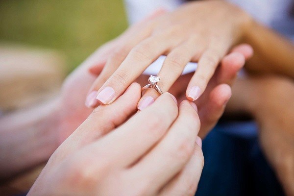 Cầu hôn đừng quá phô trương, miễn sao bình đạm mà thương đến già - Ảnh 1.