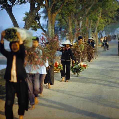 Trải nghiệm vị Tết xưa qua những bức ảnh cũ để thấy dù ở thời nào thì niềm vui năm mới vẫn như nhau - Ảnh 17.