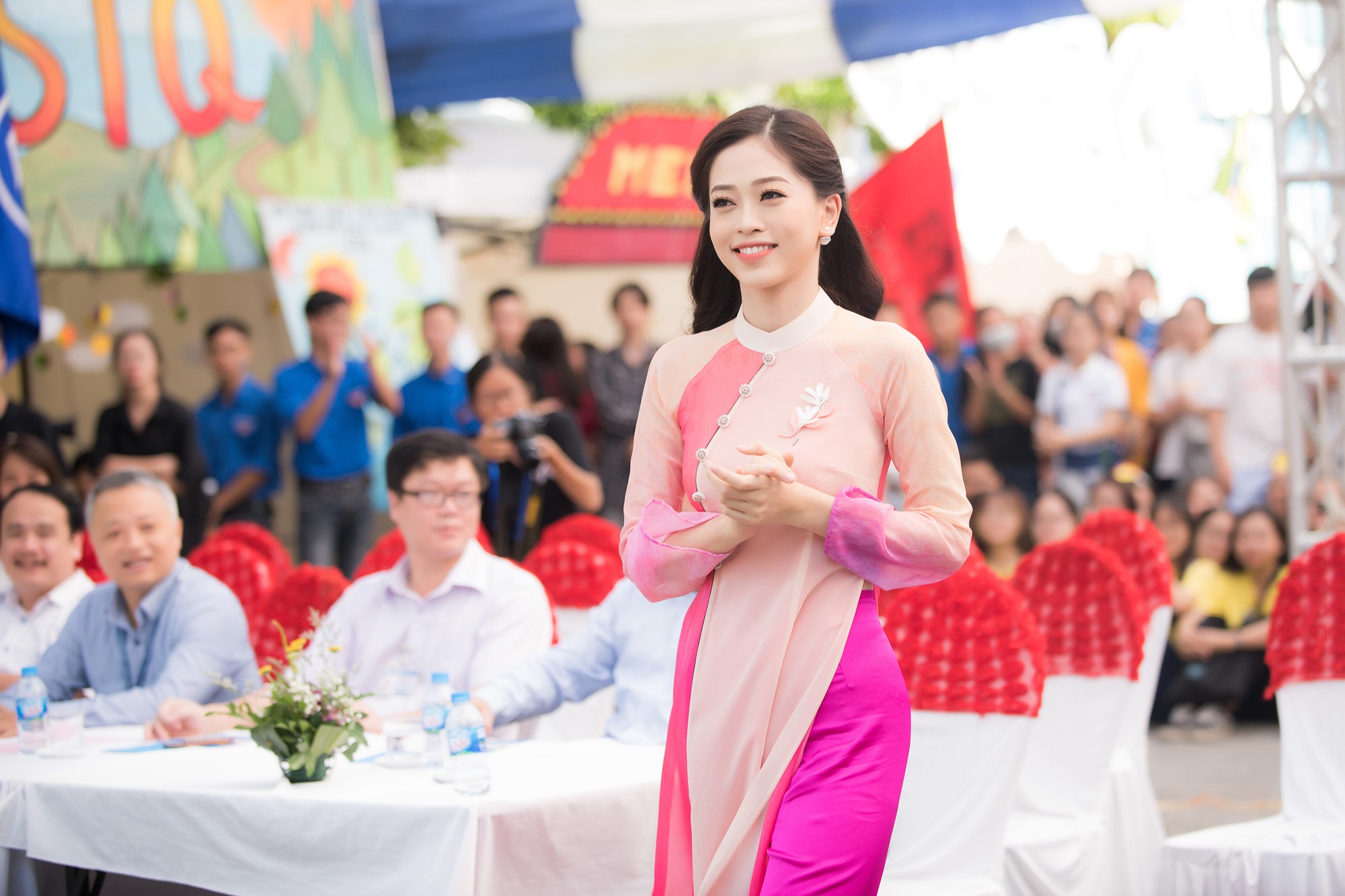 Á hậu Phương Nga bất ngờ diện suit đầy cá tính trong ngày trở về trường trước khi lên đường tham dự Miss Grand - Ảnh 3. Á hậu Phương Nga bất ngờ diện suit đầy cá tính trong ngày trở về trường trước khi lên đường tham dự Miss Grand - Ảnh 3.