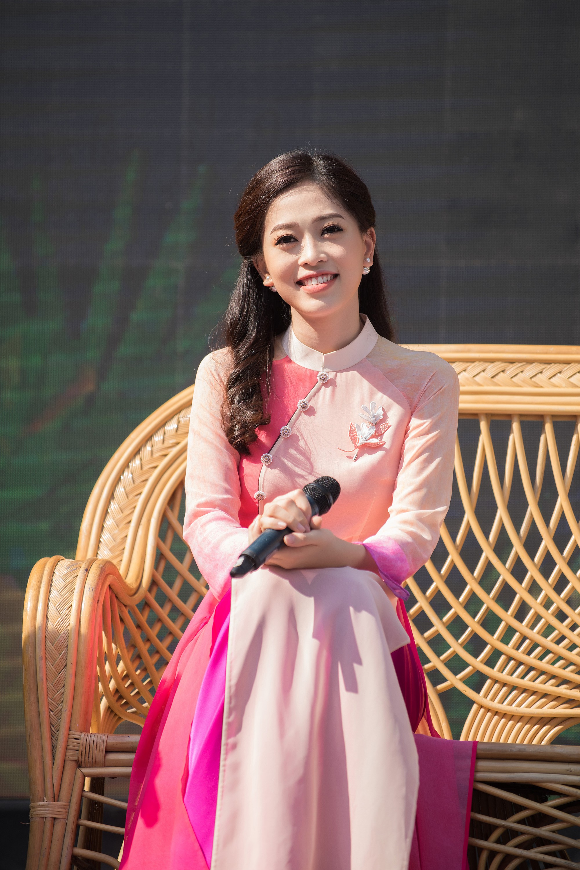 Á hậu Phương Nga bất ngờ diện suit đầy cá tính trong ngày trở về trường trước khi lên đường tham dự Miss Grand - Ảnh 6. Á hậu Phương Nga bất ngờ diện suit đầy cá tính trong ngày trở về trường trước khi lên đường tham dự Miss Grand - Ảnh 6.