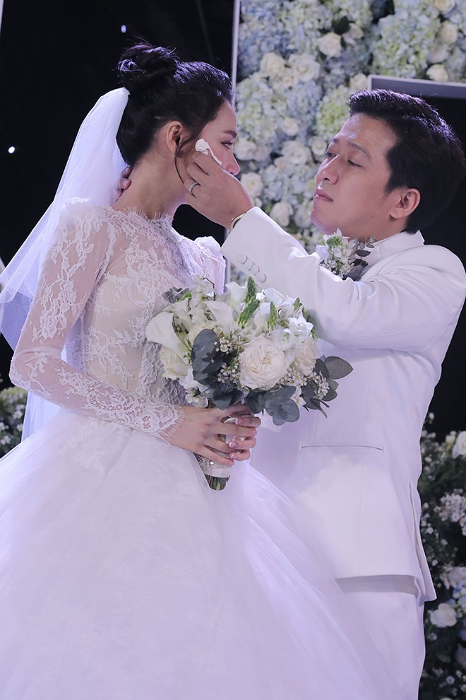 Giải mã 3 tin đồn xôn xao về đám cưới xa xỉ của Trường Giang, Nhã Phương - Ảnh 1. Giải mã 3 tin đồn xôn xao về đám cưới xa xỉ của Trường Giang, Nhã Phương - Ảnh 1.