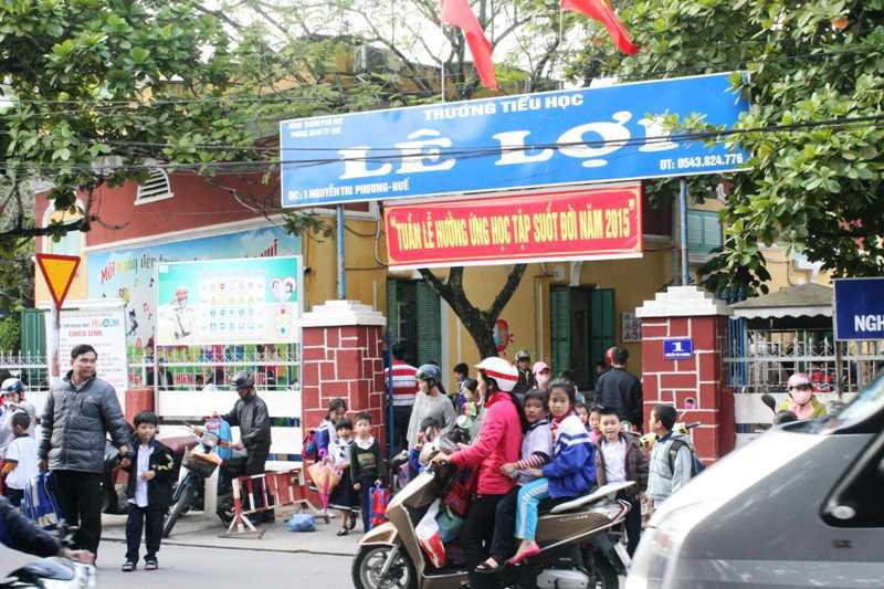 Nhân vụ cô giáo bị kiểm điểm vì bắt học sinh ngậm bút để giữ trật tự, dân mạng thi nhau kể chuyện bị phạt thời tuổi thơ dữ dội - Ảnh 1. Nhân vụ cô giáo bị kiểm điểm vì bắt học sinh ngậm bút để giữ trật tự, dân mạng thi nhau kể chuyện bị phạt thời tuổi thơ dữ dội - Ảnh 1.