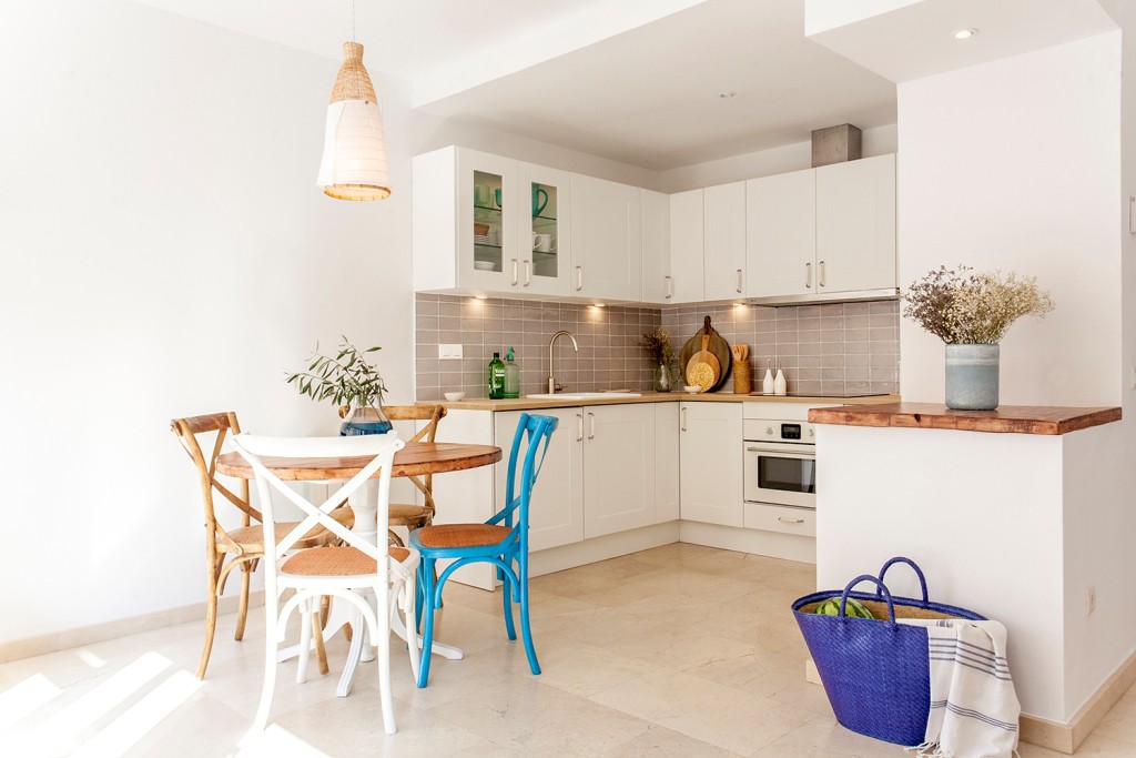 Căn hộ 60m² sở hữu nội thất được đo ni đóng giày siêu đáng yêu - Ảnh 1. Căn hộ 60m² sở hữu nội thất được đo ni đóng giày siêu đáng yêu - Ảnh 1.