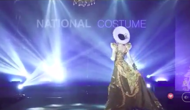 Phương Nga diện quốc phục lộng lẫy, tự tin h&ocirc; vang Việt Nam giữa tiếng vỗ tay của bạn b&egrave; quốc tế  - Ảnh 5.