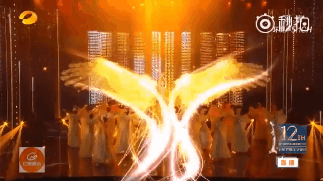 Địch Lệ Nhiệt Ba lộng lẫy như ti&ecirc;n nữ khi l&agrave;m Nữ thần Kim Ưng nhưng lại bị ch&ecirc; tơi tả v&igrave; điều n&agrave;y - Ảnh 3.