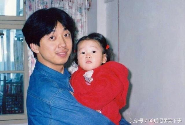 Ch&ugrave;m ảnh &ldquo;bố c&ugrave;ng con g&aacute;i trưởng th&agrave;nh&rdquo; v&agrave; sự thay đổi của hai bố con trong 18 năm khiến cư d&acirc;n mạng động l&ograve;ng - Ảnh 1.