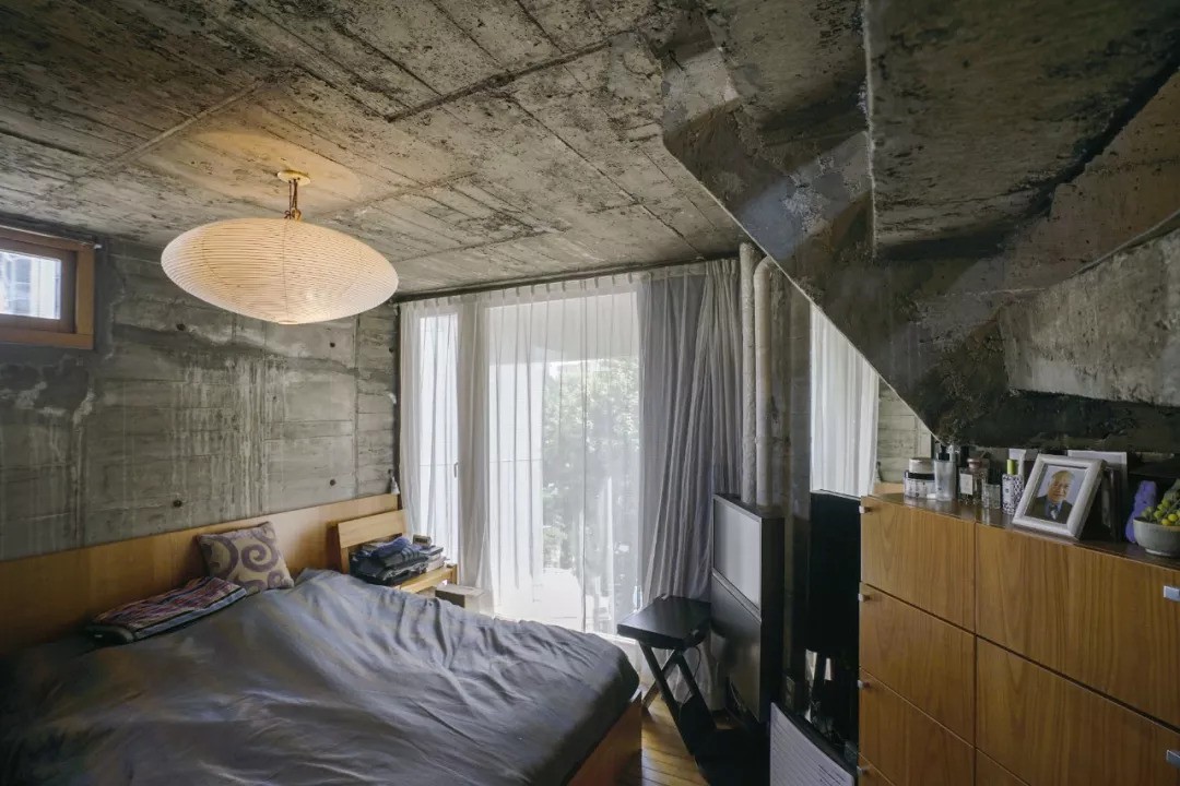 Bất ngờ với nhà phố chỉ 12m² được thiết kế thô mộc vẫn đủ cho cuộc sống hạnh phúc, tiện nghi trong suốt 50 năm - Ảnh 10. Bất ngờ với nhà phố chỉ 12m² được thiết kế thô mộc vẫn đủ cho cuộc sống hạnh phúc, tiện nghi trong suốt 50 năm - Ảnh 10.