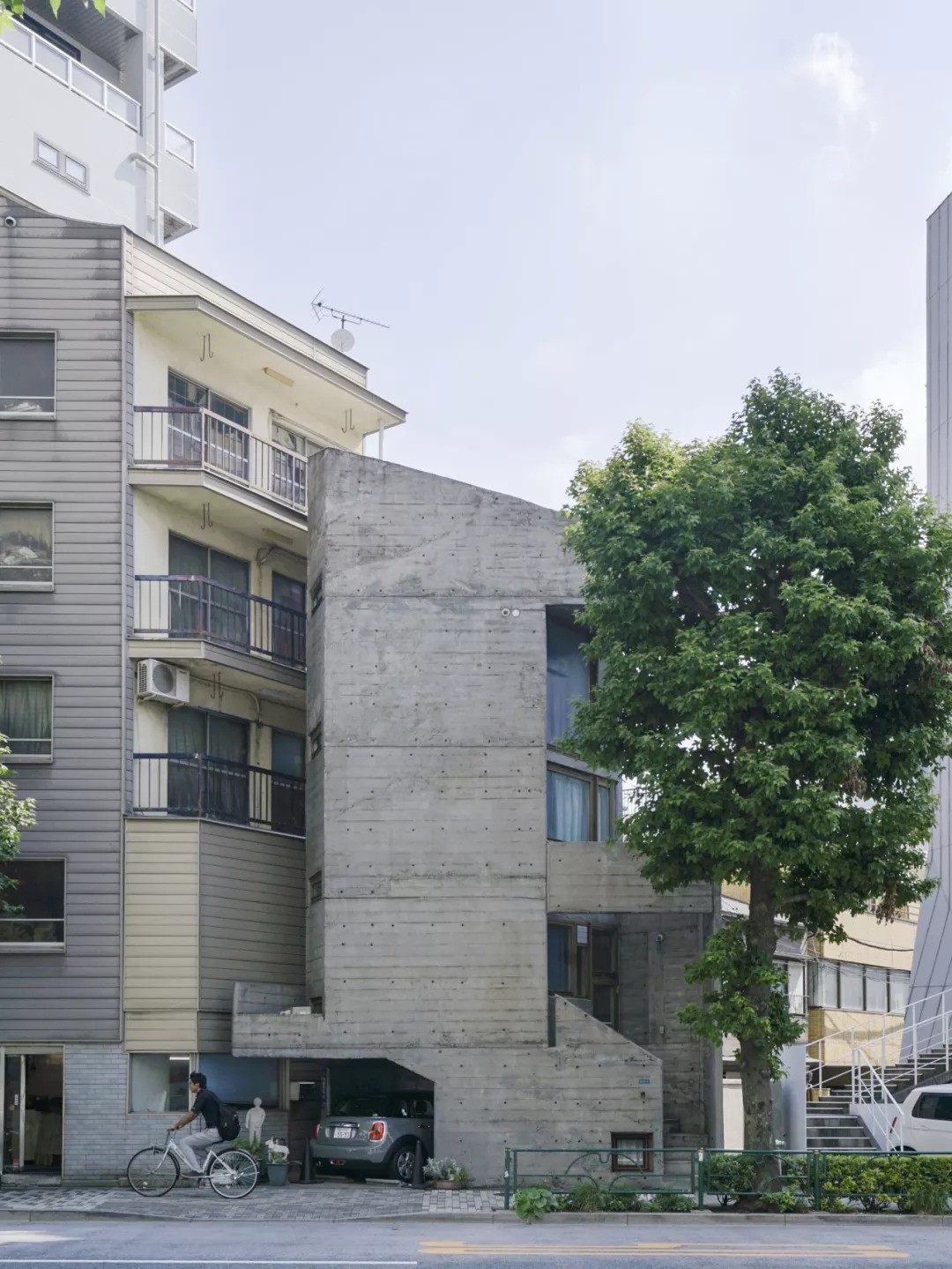 Bất ngờ với nhà phố chỉ 12m² được thiết kế thô mộc vẫn đủ cho cuộc sống hạnh phúc, tiện nghi trong suốt 50 năm - Ảnh 2. Bất ngờ với nhà phố chỉ 12m² được thiết kế thô mộc vẫn đủ cho cuộc sống hạnh phúc, tiện nghi trong suốt 50 năm - Ảnh 2.