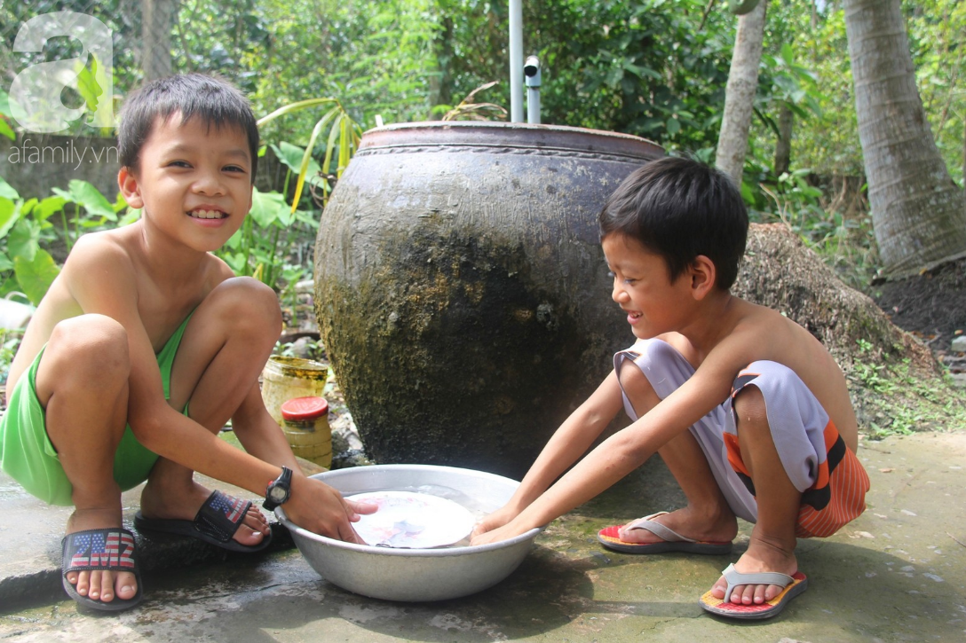 Mồ côi cha, mẹ bỏ đi lấy chồng, 4 đứa trẻ sống cùng bà nội già yếu đã có tiền để đi học tiếp - Ảnh 5.