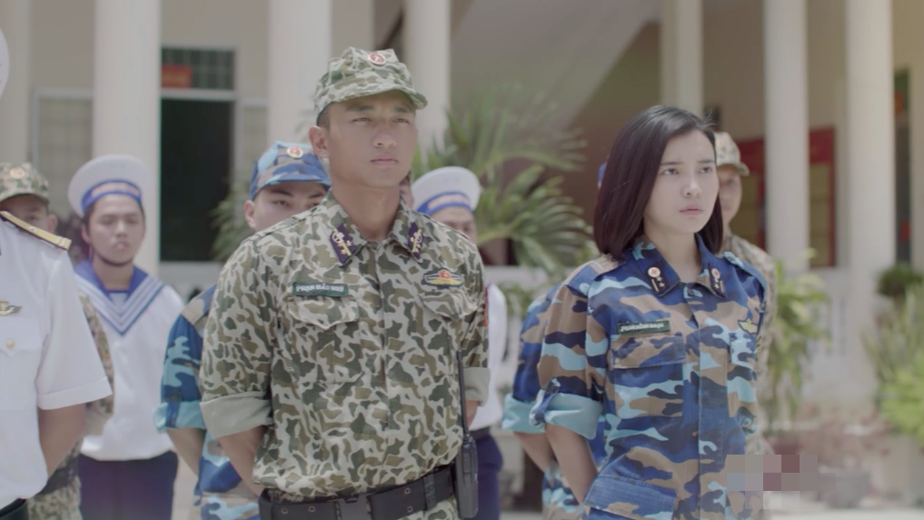 Hậu duệ mặt trời bản Việt lại gây tranh cãi vì để lộ nhiều chi tiết không đồng bộ - Ảnh 6. Hậu duệ mặt trời bản Việt lại gây tranh cãi vì để lộ nhiều chi tiết không đồng bộ - Ảnh 6.
