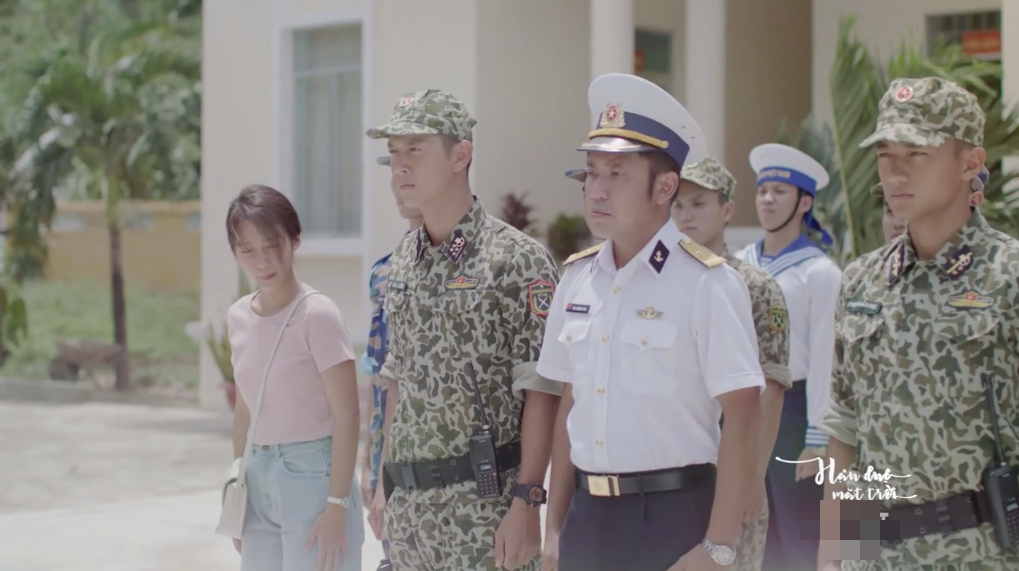 Hậu duệ mặt trời bản Việt lại gây tranh cãi vì để lộ nhiều chi tiết không đồng bộ - Ảnh 1. Hậu duệ mặt trời bản Việt lại gây tranh cãi vì để lộ nhiều chi tiết không đồng bộ - Ảnh 1.