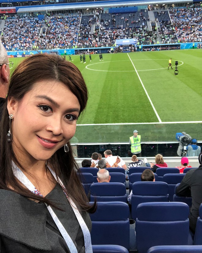 Sự nghiệp không phải dạng vừa của nữ trợ lý tử nạn cùng chủ tịch Leicester - Á hậu Hoàn vũ Thái Lan - Ảnh 7. Sự nghiệp không phải dạng vừa của nữ trợ lý tử nạn cùng chủ tịch Leicester - Á hậu Hoàn vũ Thái Lan - Ảnh 7.