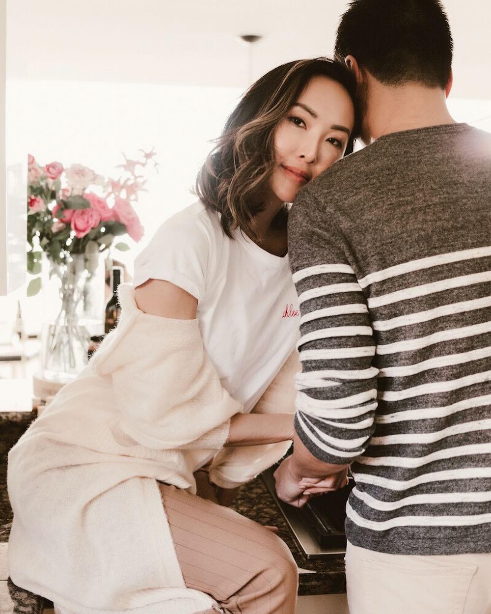 Từ bức ảnh cuộc sống vợ chồng được chia sẻ rầm rộ: Định kiến sai lầm của xã hội hay bi kịch Ai tổn thương hơn? - Ảnh 2. Từ bức ảnh cuộc sống vợ chồng được chia sẻ rầm rộ: Định kiến sai lầm của xã hội hay bi kịch Ai tổn thương hơn? - Ảnh 2.