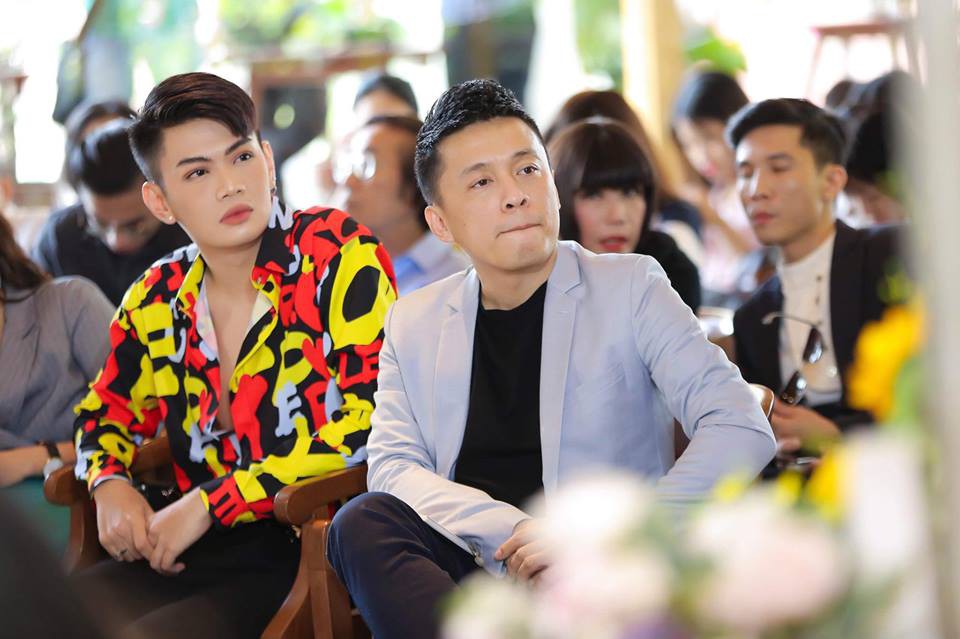 Trang điểm đâu phải đặc quyền của phái đẹp, 4 anh chàng này cũng son phấn chẳng kém các chị em - Ảnh 9. Trang điểm đâu phải đặc quyền của phái đẹp, 4 anh chàng này cũng son phấn chẳng kém các chị em - Ảnh 9.