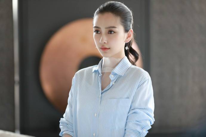Diễn dở vẫn nổi tiếng là một chuyện, Angelababy còn khiến dân mạng ghen tỵ bởi điều đặc biệt này - Ảnh 2. Diễn dở vẫn nổi tiếng là một chuyện, Angelababy còn khiến dân mạng ghen tỵ bởi điều đặc biệt này - Ảnh 2.