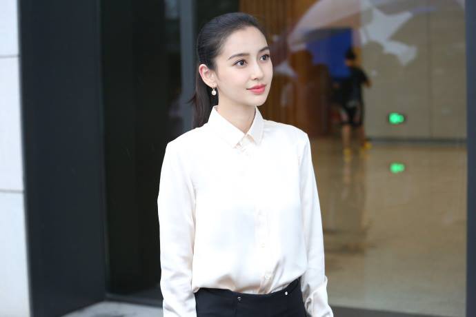 Diễn dở vẫn nổi tiếng là một chuyện, Angelababy còn khiến dân mạng ghen tỵ bởi điều đặc biệt này - Ảnh 1. Diễn dở vẫn nổi tiếng là một chuyện, Angelababy còn khiến dân mạng ghen tỵ bởi điều đặc biệt này - Ảnh 1.