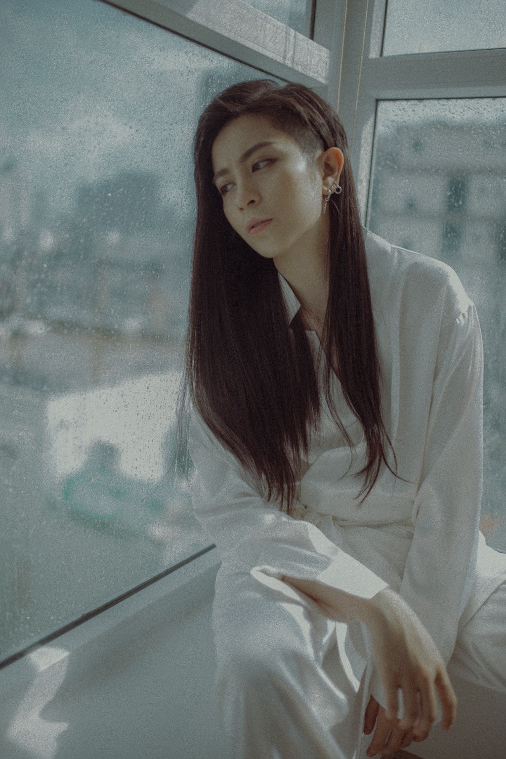 Gil Lê hé lộ chuyện tình buồn với Chipu qua bản ballad đầy da diết? - Ảnh 4. Gil Lê hé lộ chuyện tình buồn với Chipu qua bản ballad đầy da diết? - Ảnh 4.