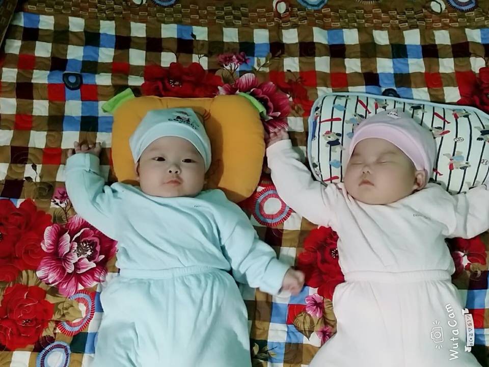 Hành trình hồi phục kì diệu của cặp song sinh chào đời chỉ nặng 1.7kg, trải qua 3 lần cấp cứu tưởng không qua khỏi - Ảnh 9. Hành trình hồi phục kì diệu của cặp song sinh chào đời chỉ nặng 1.7kg, trải qua 3 lần cấp cứu tưởng không qua khỏi - Ảnh 9.