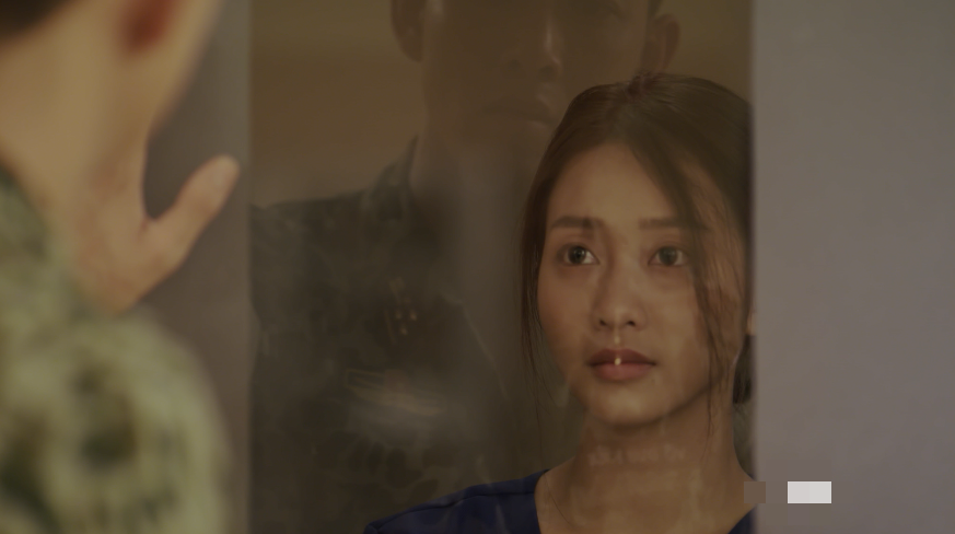 Hậu duệ mặt trời” bản Việt: Khả Ngân, Cao Thái Hà gây xúc động với màn cách ly nhưng vẫn bị chê chưa làm tới - Ảnh 15. Hậu duệ mặt trời” bản Việt: Khả Ngân, Cao Thái Hà gây xúc động với màn cách ly nhưng vẫn bị chê chưa làm tới - Ảnh 15.