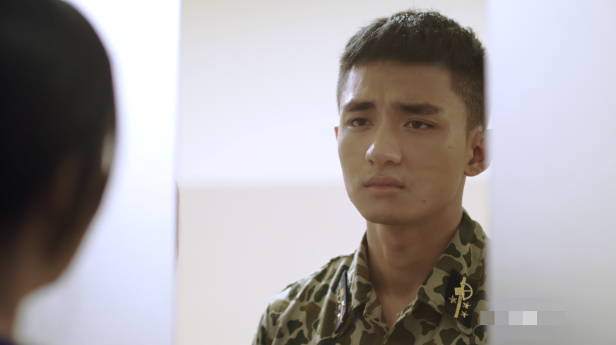 Hậu duệ mặt trời” bản Việt: Khả Ngân, Cao Thái Hà gây xúc động với màn cách ly nhưng vẫn bị chê chưa làm tới - Ảnh 14. Hậu duệ mặt trời” bản Việt: Khả Ngân, Cao Thái Hà gây xúc động với màn cách ly nhưng vẫn bị chê chưa làm tới - Ảnh 14.