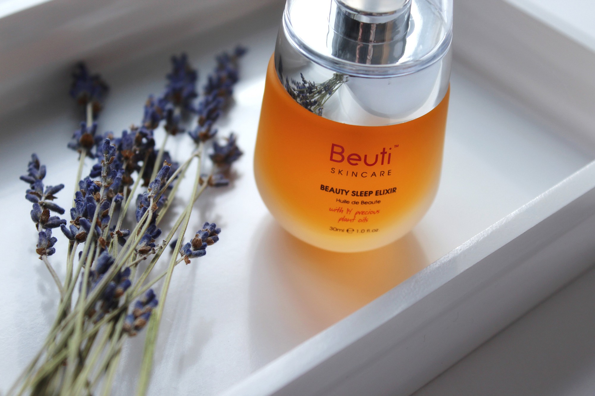 Công nương Kate chẳng bao giờ tiết lộ bí quyết dưỡng da nhưng stylist đã vô tình tiết lộ 5 sản phẩm cô sử dụng - Ảnh 5. Công nương Kate chẳng bao giờ tiết lộ bí quyết dưỡng da nhưng stylist đã vô tình tiết lộ 5 sản phẩm cô sử dụng - Ảnh 5.