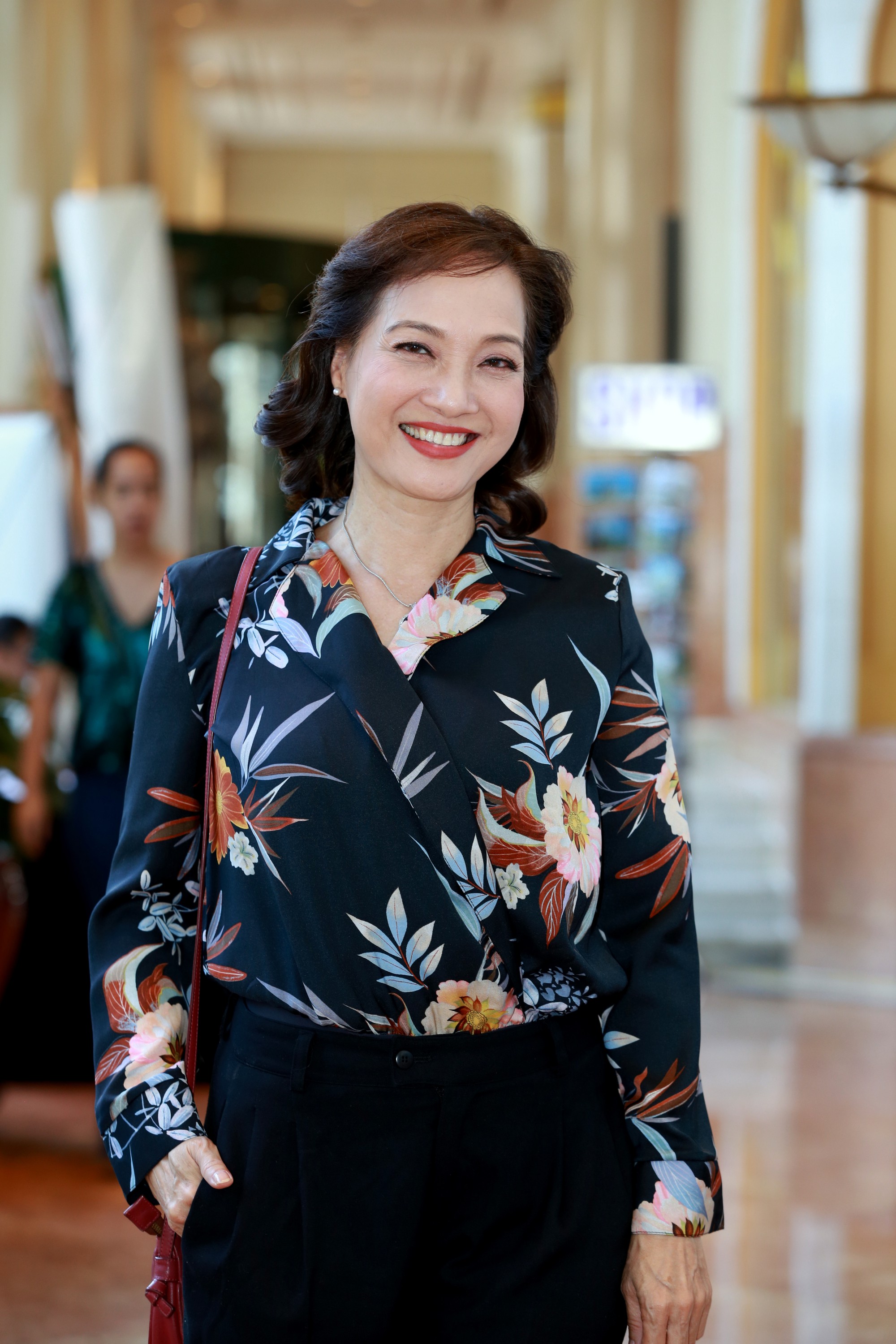 NSND Lê Khanh Người Hà Nội bất ngờ trở lại màn ảnh sau cả chục năm vắng bóng, làm mẹ của em gái Lan Cave - Ảnh 2. NSND Lê Khanh Người Hà Nội bất ngờ trở lại màn ảnh sau cả chục năm vắng bóng, làm mẹ của em gái Lan Cave - Ảnh 2.