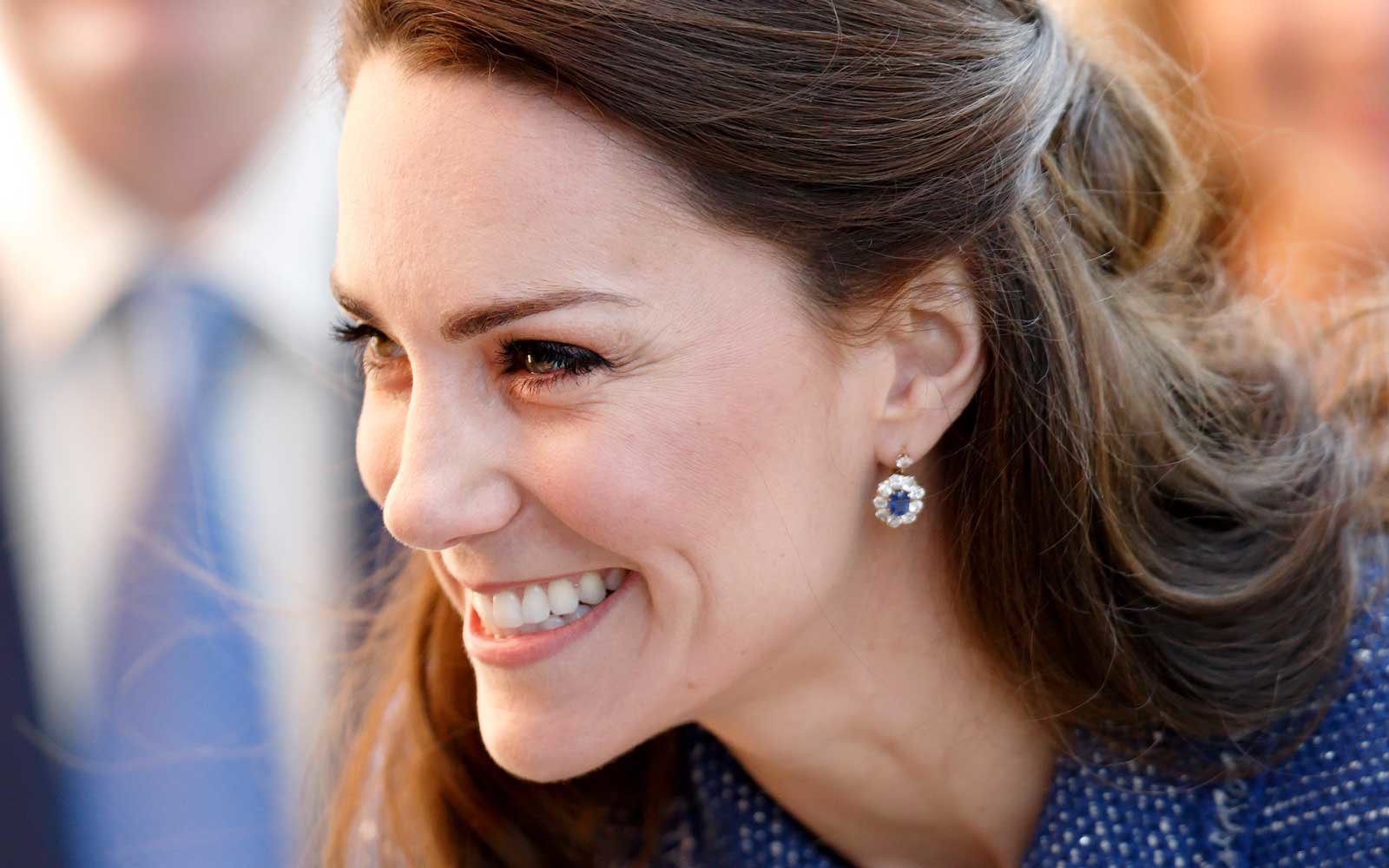 Công nương Kate chẳng bao giờ tiết lộ bí quyết dưỡng da nhưng stylist đã vô tình tiết lộ 5 sản phẩm cô sử dụng - Ảnh 1. Công nương Kate chẳng bao giờ tiết lộ bí quyết dưỡng da nhưng stylist đã vô tình tiết lộ 5 sản phẩm cô sử dụng - Ảnh 1.