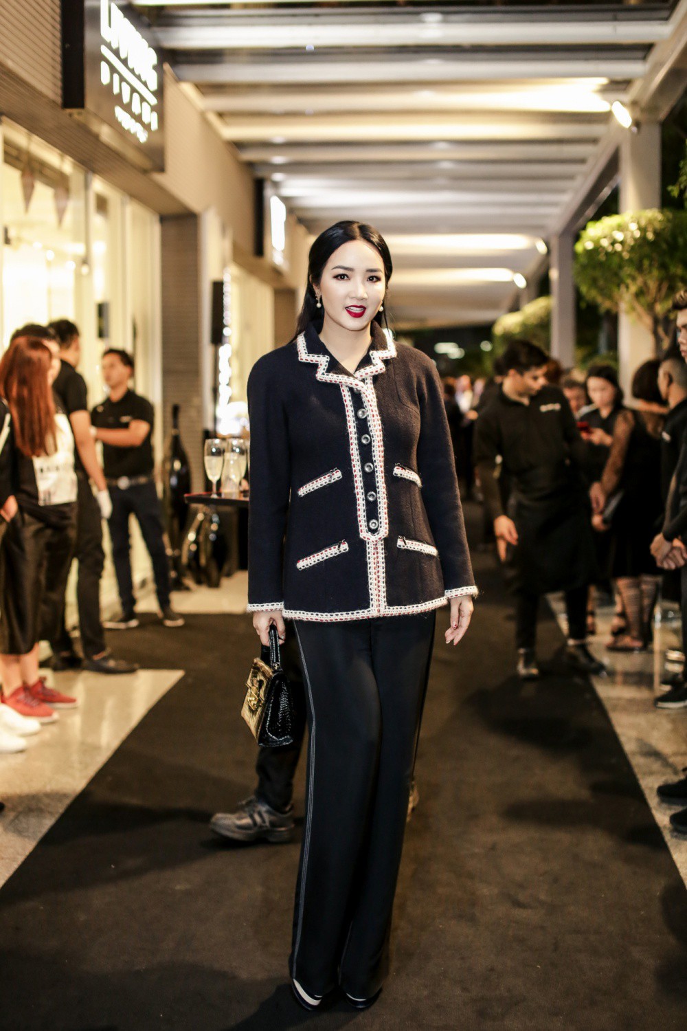 Hồ Ngọc Hà hiếm hoi xuất hiện cạnh Lệ Quyên trong cùng một khung hình, cả hai cười rất vui vẻ - Ảnh 11. Hồ Ngọc Hà hiếm hoi xuất hiện cạnh Lệ Quyên trong cùng một khung hình, cả hai cười rất vui vẻ - Ảnh 11.