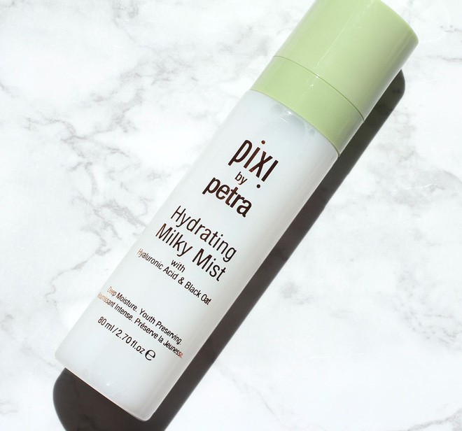 Ngồi điều hòa nhiều có thể bức tử làn da của chị em công sở nhưng với 4 loại xịt khoáng này thì không - Ảnh 3. Ngồi điều hòa nhiều có thể bức tử làn da của chị em công sở nhưng với 4 loại xịt khoáng này thì không - Ảnh 3.