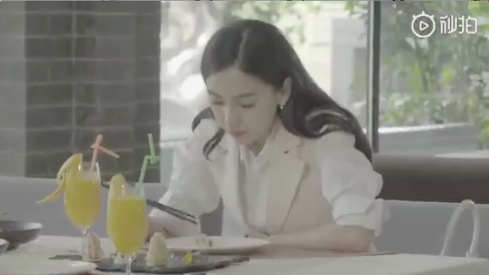 Diễn dở vẫn nổi tiếng là một chuyện, Angelababy còn khiến dân mạng ghen tỵ bởi điều đặc biệt này - Ảnh 7. Diễn dở vẫn nổi tiếng là một chuyện, Angelababy còn khiến dân mạng ghen tỵ bởi điều đặc biệt này - Ảnh 7.