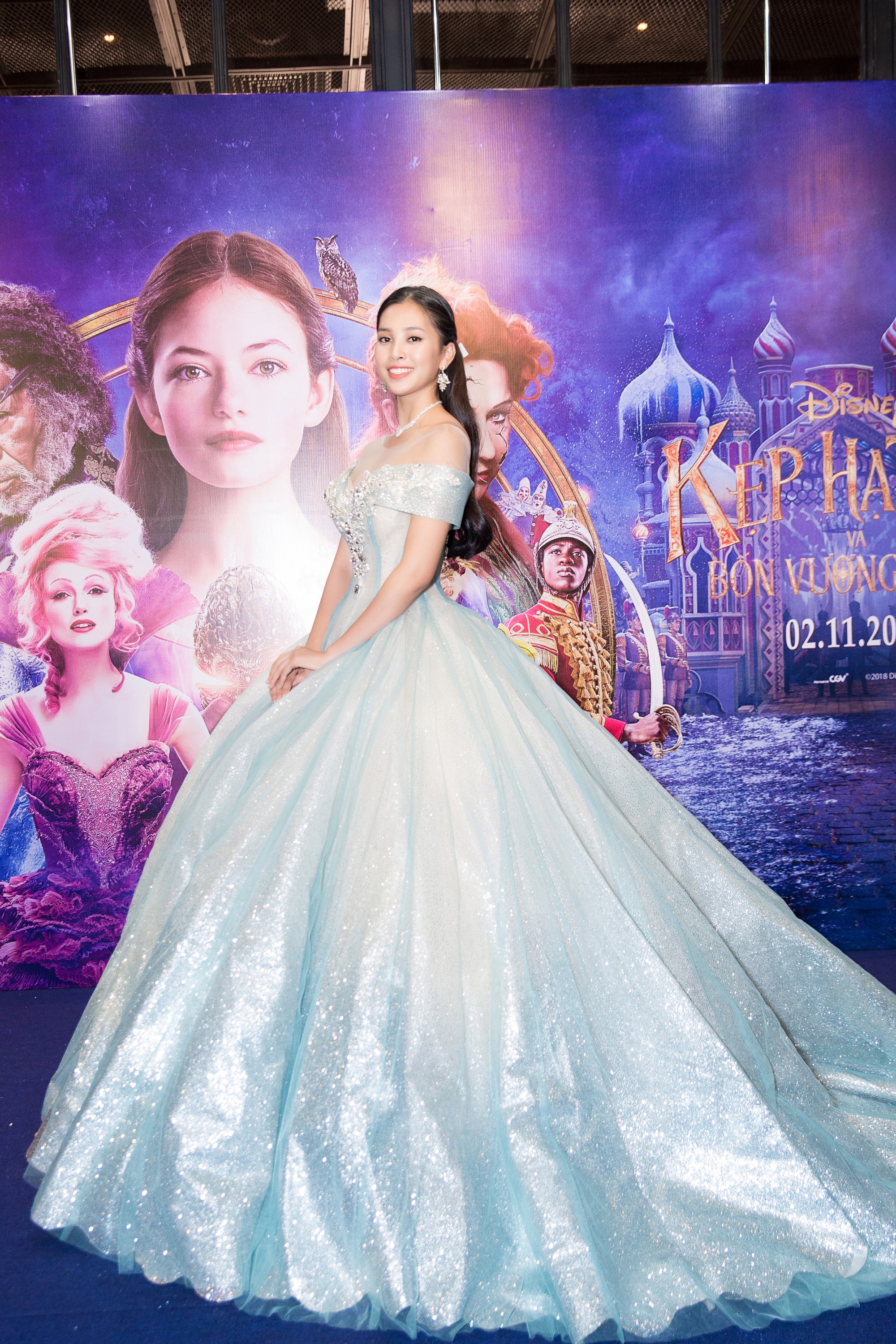 Hoa hậu Tiểu Vy gây choáng ngợp với chiếc váy công chúa trong họp báo: Lọ Lem cũng chỉ đẹp đến thế là cùng! - Ảnh 5. Hoa hậu Tiểu Vy gây choáng ngợp với chiếc váy công chúa trong họp báo: Lọ Lem cũng chỉ đẹp đến thế là cùng! - Ảnh 5.