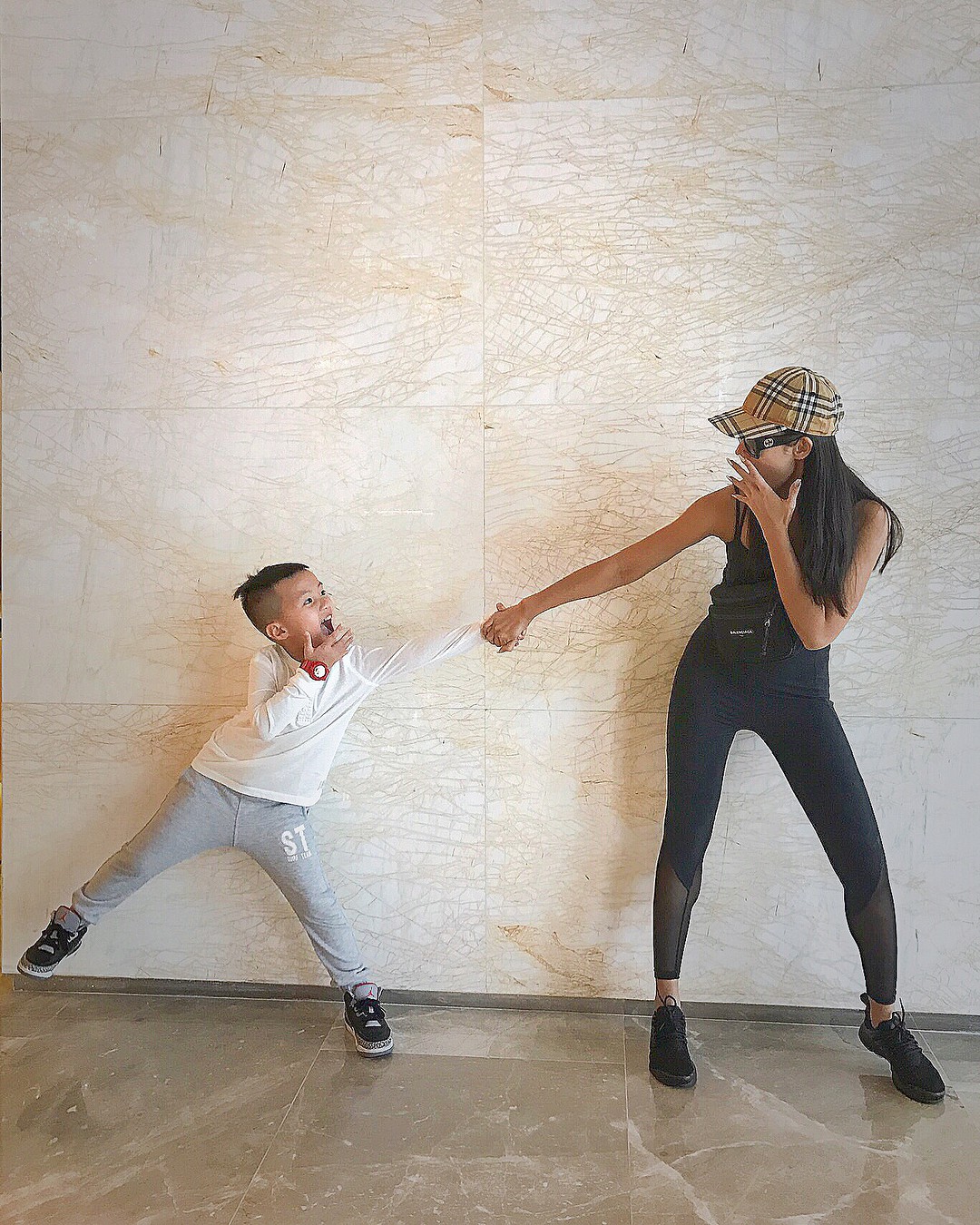 Sau ồn ào bị Helen Thanh Thảo giật chồng, hot girl Meo Meo khoe ảnh bạn trai mới, dân mạng chỉ tò mò gia thế - Ảnh 2. Sau ồn ào bị Helen Thanh Thảo giật chồng, hot girl Meo Meo khoe ảnh bạn trai mới, dân mạng chỉ tò mò gia thế - Ảnh 2.