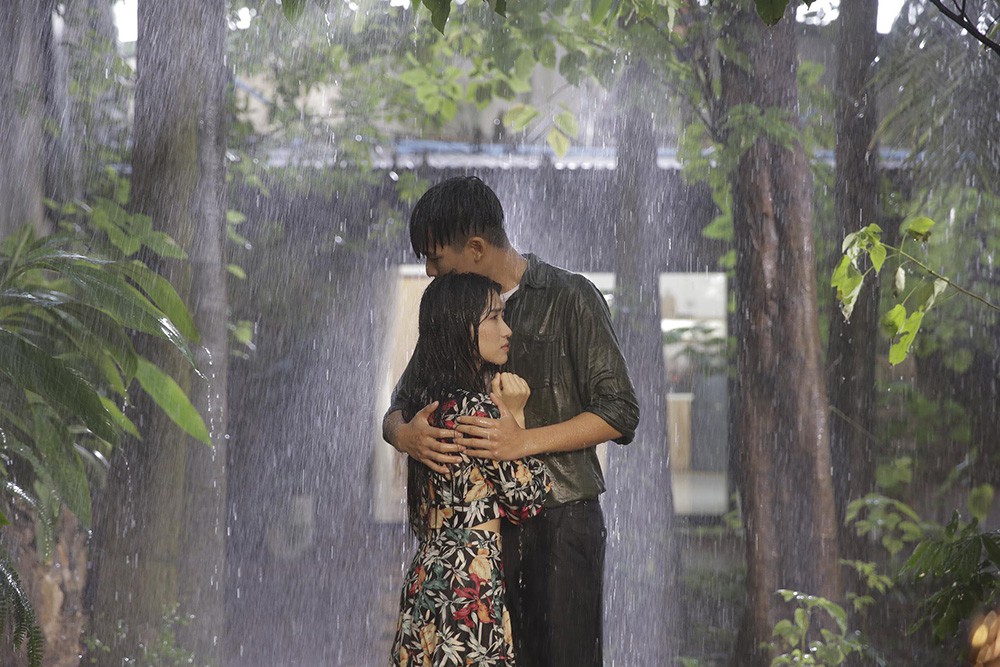 Tưởng rằng hạnh phúc, Hòa Minzy đắng lòng khi lỡ yêu nhầm tên sở khanh - Ảnh 2. Tưởng rằng hạnh phúc, Hòa Minzy đắng lòng khi lỡ yêu nhầm tên sở khanh - Ảnh 2.