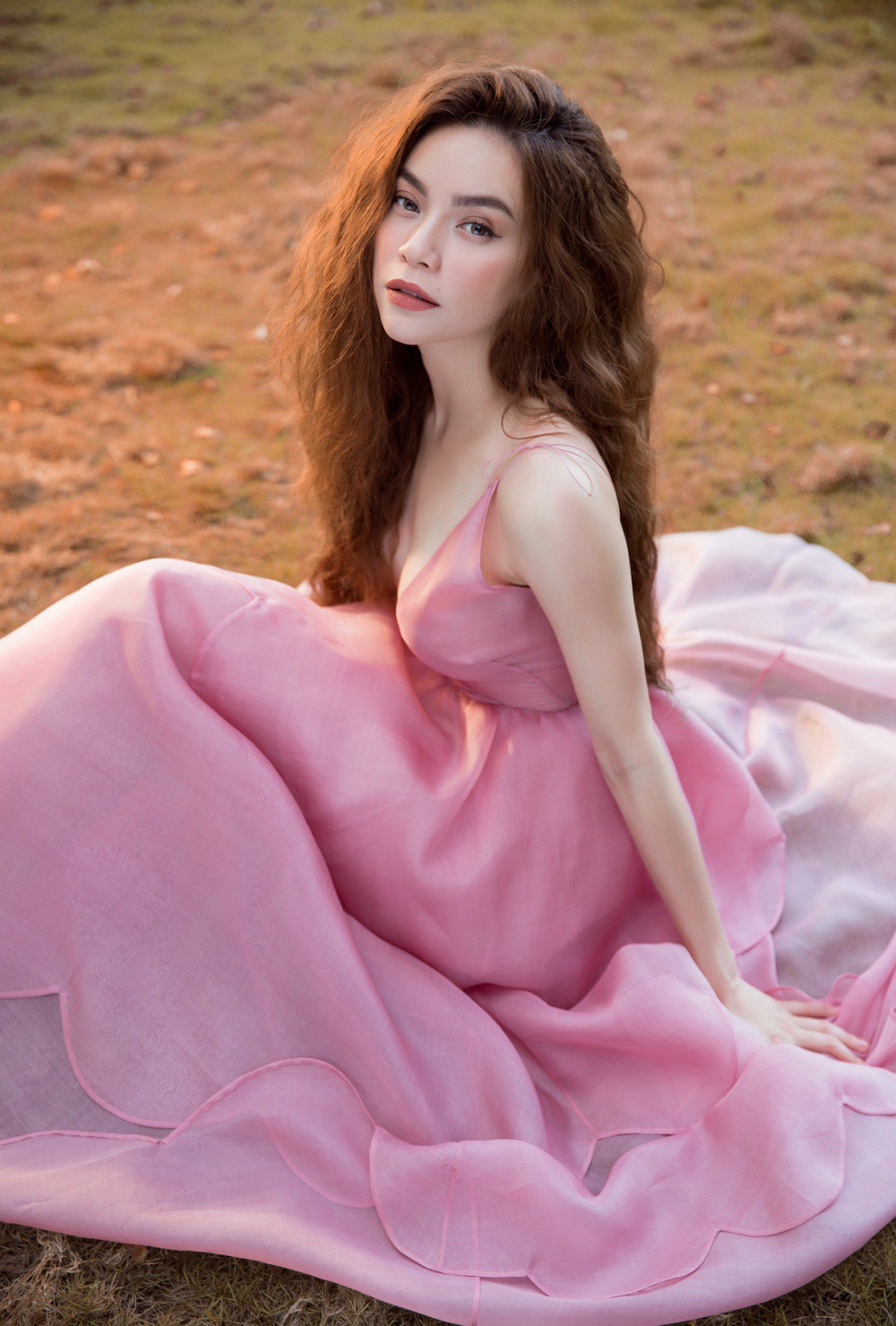 Hồ Ngọc Hà khoe vẻ đẹp mong manh, quyến rũ trong bộ ảnh ra mắt ca khúc ballad mới - Ảnh 13. Hồ Ngọc Hà khoe vẻ đẹp mong manh, quyến rũ trong bộ ảnh ra mắt ca khúc ballad mới - Ảnh 13.