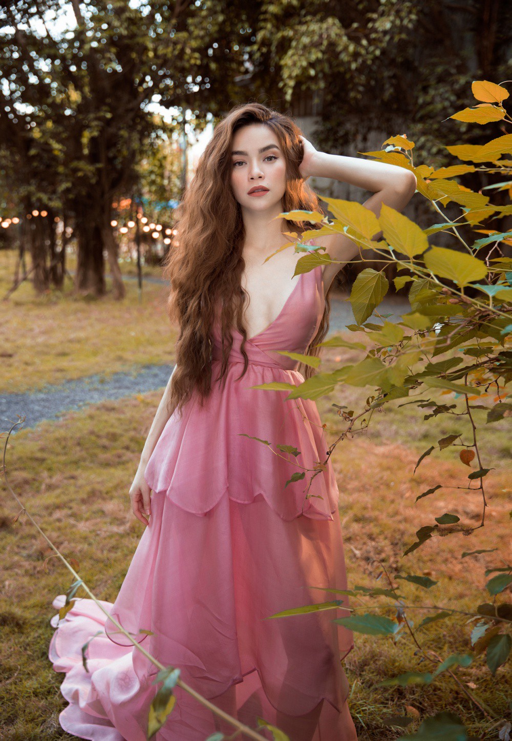 Hồ Ngọc Hà khoe vẻ đẹp mong manh, quyến rũ trong bộ ảnh ra mắt ca khúc ballad mới - Ảnh 12. Hồ Ngọc Hà khoe vẻ đẹp mong manh, quyến rũ trong bộ ảnh ra mắt ca khúc ballad mới - Ảnh 12.