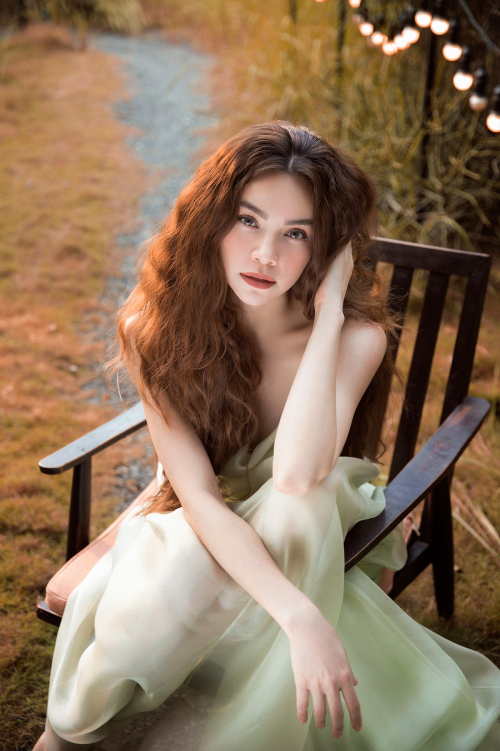 Hồ Ngọc Hà khoe vẻ đẹp mong manh, quyến rũ trong bộ ảnh ra mắt ca khúc ballad mới - Ảnh 6. Hồ Ngọc Hà khoe vẻ đẹp mong manh, quyến rũ trong bộ ảnh ra mắt ca khúc ballad mới - Ảnh 6.