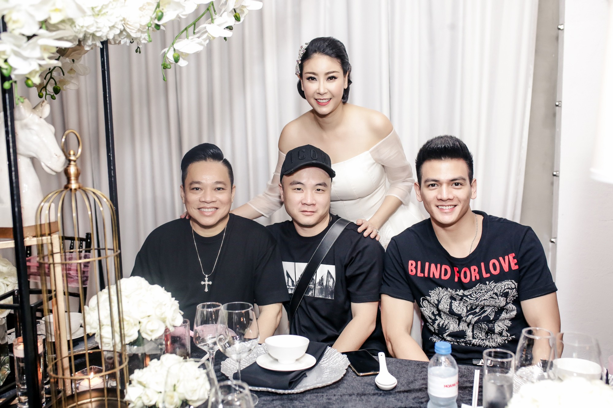 Sau khi tháo sụn mũi vì sợ hoại tử, Lệ Quyên rạng rỡ đi dự sinh nhật con gái Hoa hậu Hà Kiều Anh - Ảnh 10. Sau khi tháo sụn mũi vì sợ hoại tử, Lệ Quyên rạng rỡ đi dự sinh nhật con gái Hoa hậu Hà Kiều Anh - Ảnh 10.