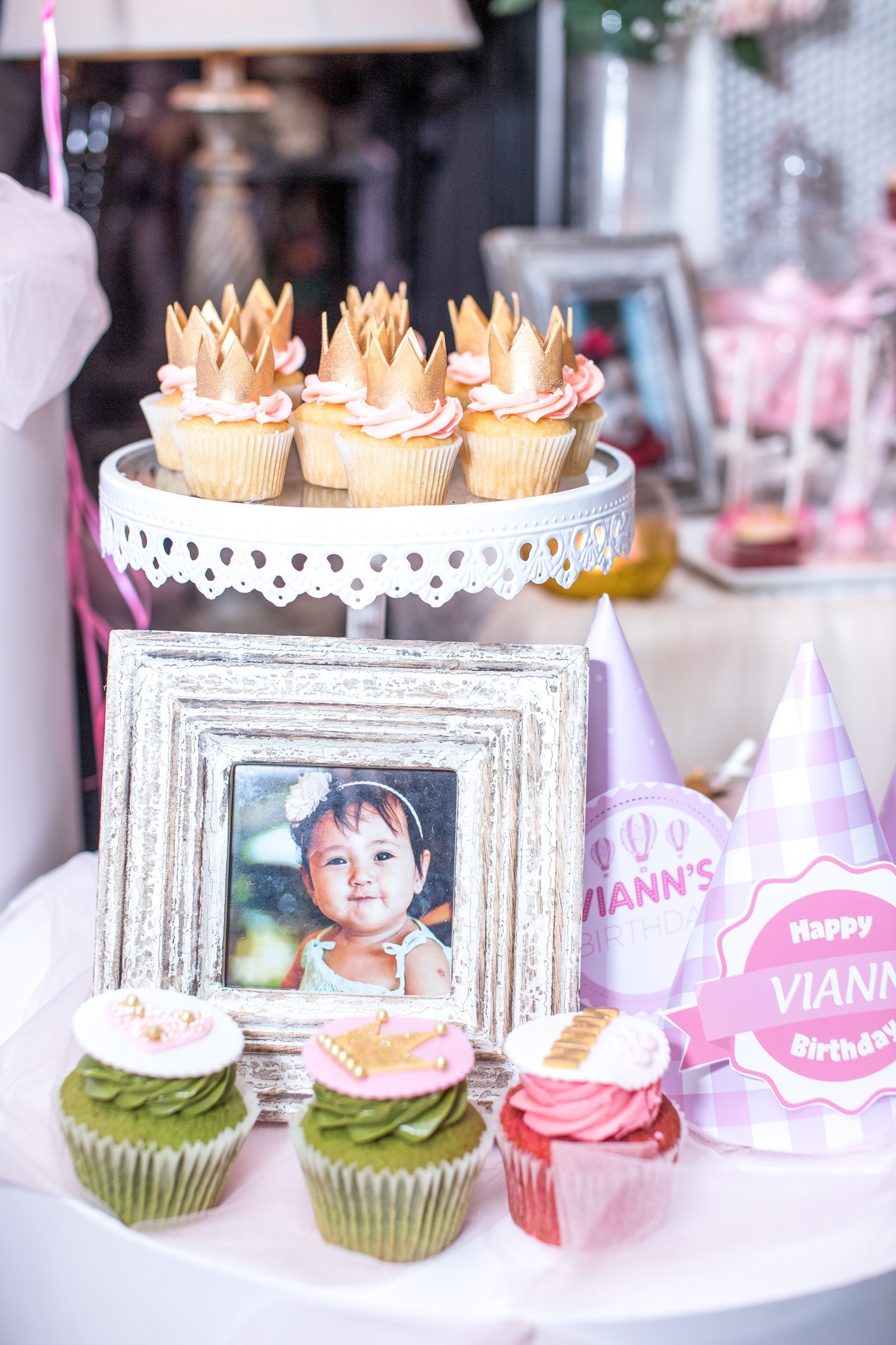 Sau khi tháo sụn mũi vì sợ hoại tử, Lệ Quyên rạng rỡ đi dự sinh nhật con gái Hoa hậu Hà Kiều Anh - Ảnh 11. Sau khi tháo sụn mũi vì sợ hoại tử, Lệ Quyên rạng rỡ đi dự sinh nhật con gái Hoa hậu Hà Kiều Anh - Ảnh 11.