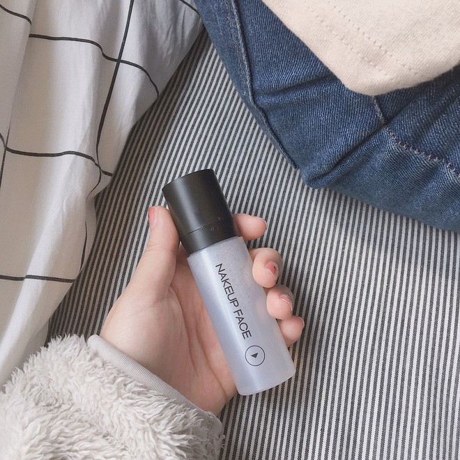 Ngồi điều hòa nhiều có thể bức tử làn da của chị em công sở nhưng với 4 loại xịt khoáng này thì không - Ảnh 2. Ngồi điều hòa nhiều có thể bức tử làn da của chị em công sở nhưng với 4 loại xịt khoáng này thì không - Ảnh 2.