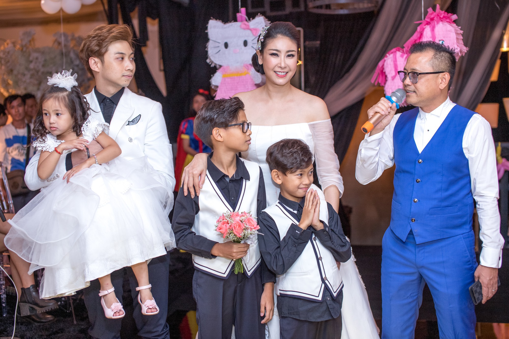 Sau khi tháo sụn mũi vì sợ hoại tử, Lệ Quyên rạng rỡ đi dự sinh nhật con gái Hoa hậu Hà Kiều Anh - Ảnh 4. Sau khi tháo sụn mũi vì sợ hoại tử, Lệ Quyên rạng rỡ đi dự sinh nhật con gái Hoa hậu Hà Kiều Anh - Ảnh 4.