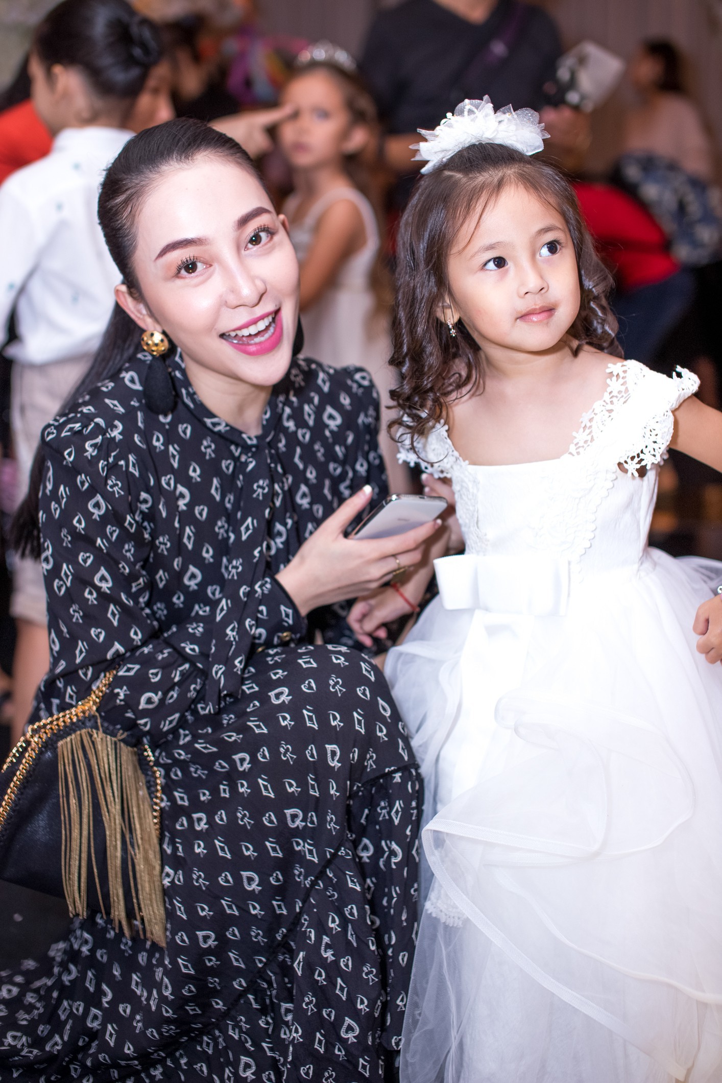 Sau khi tháo sụn mũi vì sợ hoại tử, Lệ Quyên rạng rỡ đi dự sinh nhật con gái Hoa hậu Hà Kiều Anh - Ảnh 5. Sau khi tháo sụn mũi vì sợ hoại tử, Lệ Quyên rạng rỡ đi dự sinh nhật con gái Hoa hậu Hà Kiều Anh - Ảnh 5.