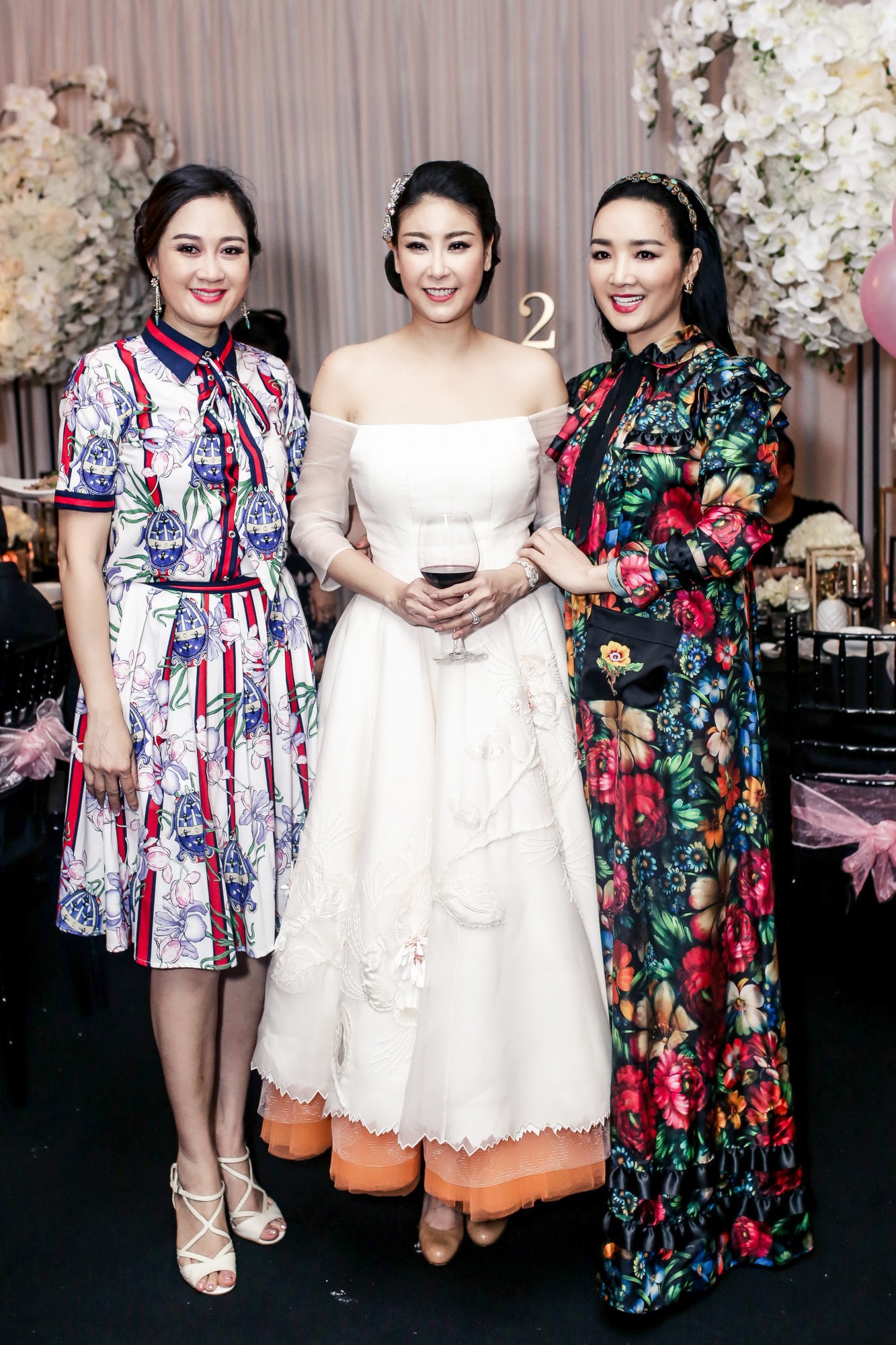 Sau khi tháo sụn mũi vì sợ hoại tử, Lệ Quyên rạng rỡ đi dự sinh nhật con gái Hoa hậu Hà Kiều Anh - Ảnh 9. Sau khi tháo sụn mũi vì sợ hoại tử, Lệ Quyên rạng rỡ đi dự sinh nhật con gái Hoa hậu Hà Kiều Anh - Ảnh 9.