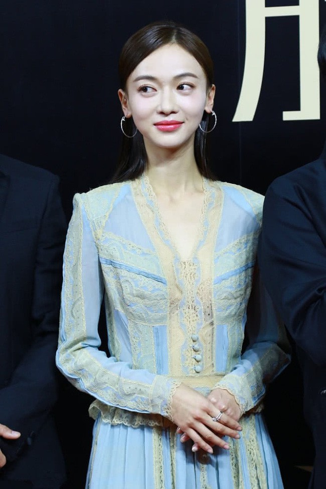 Lệnh Phi Ng&ocirc; Cẩn Ng&ocirc;n lu&ocirc;n k&eacute;m sang một phần l&agrave; v&igrave; mắc lỗi trang điểm cơ bản - Ảnh 1.