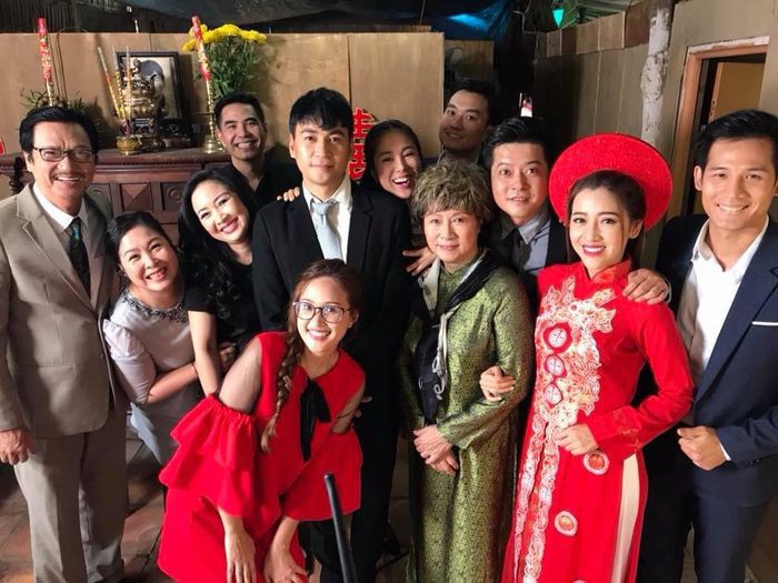 Xem gần hết phim Gạo nếp gạo tẻ nhưng trong triệu khán giả, mấy ai trả lời được câu hỏi cực hóc búa này? - Ảnh 2. Xem gần hết phim Gạo nếp gạo tẻ nhưng trong triệu khán giả, mấy ai trả lời được câu hỏi cực hóc búa này? - Ảnh 2.