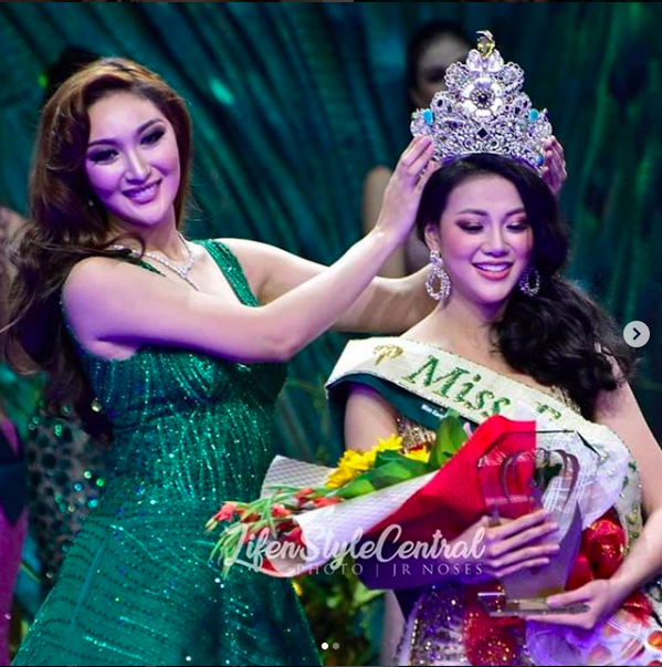 Chỉ một h&agrave;nh động nhỏ cũng đủ thấy Nguyễn Phương Kh&aacute;nh được cựu Hoa hậu Tr&aacute;i Đất 2017 ưu &aacute;i đến thế n&agrave;o - Ảnh 5.